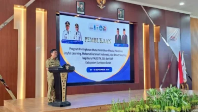 Bupati Sumbawa Barat, Amar Nurmansyah, saat membuka resmi pelatihan peningkatan mutu pendidikan untuk 300 guru PAUD/TK hingga SMP di Aula Lantai 3 Gedung Setda KSB, Selasa, 8 September 2026.
