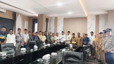 Hearing Kepala Lingkungan dengan DPRD Kota Mataram dan Pemkot Mataram, Selasa, 8 September 2026 di Kantor DPRD Kota Mataram. Pertemuan tersebut membahas permasalahan bantuan sosial warga yang terganjal penetapan desil.