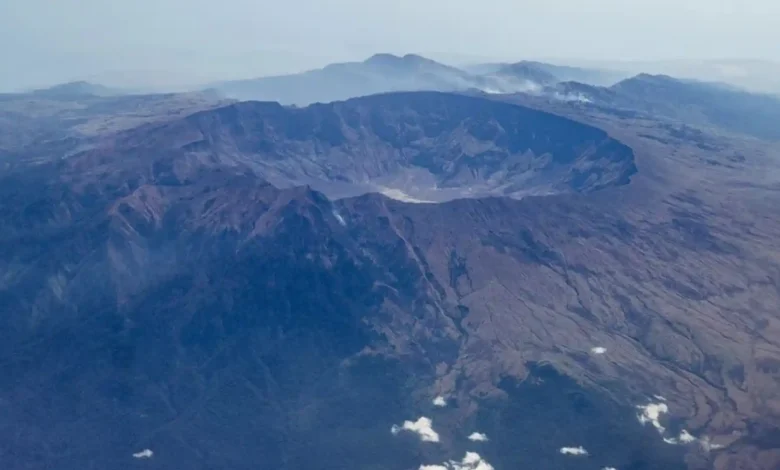 Visual Gunung Tambora. Saat ini pengelola hanya menyediakan APAR bagi petugas saja demi menjaga karhutla.