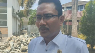 Kepala Dinas Kependudukan dan Pencatatan Sipil (Dukcapil) Lombok Barat, Fathurrahman, saat diwawancarai NTBSatu, Rabu, 9 September 2026.