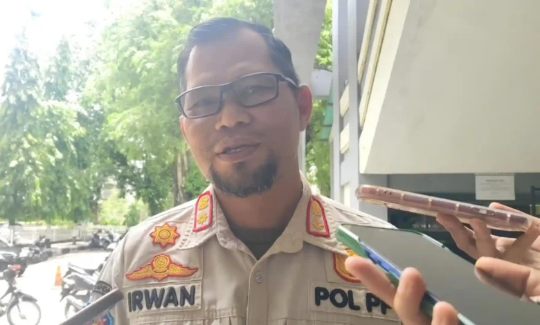 Kepala Satpol PP Kota Mataram, Irwan Rahadi diwawancarai beberapa waktu lalu.