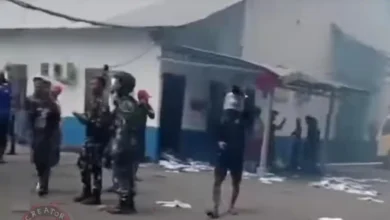 Bangunan PT Timah yang mirip bangunan dapur SPPG terbakar karena amukan massa.