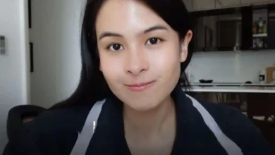 Penyanyi sekaligus figur publik, Maudy Ayunda, saat merekam konten "Mindfulness" yang dinilai tidak berempati pada rakyat, 21 Agustus 2026.