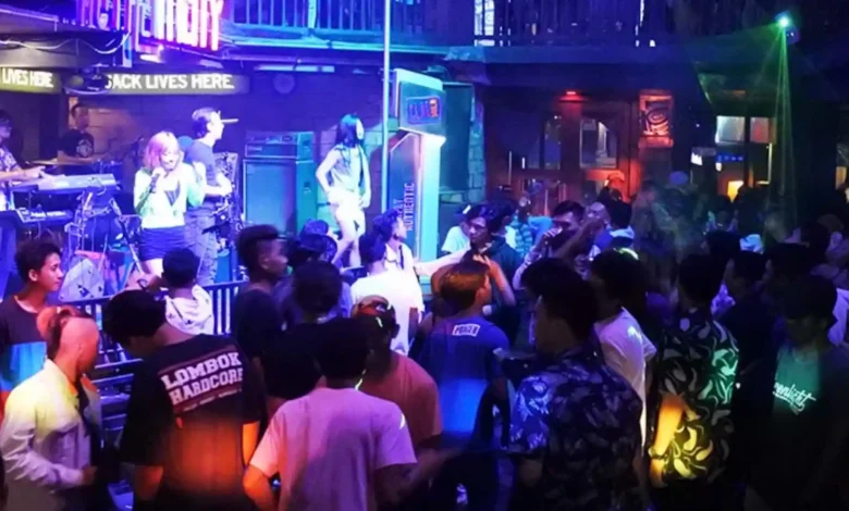 Suasana di salah satu Night Club di Senggigi, 2026.