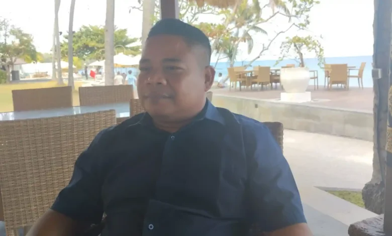 Ketua Senggigi Hotel Association, I Ketut M. Jaya Kusuma saat diwawancarai di Senggigi, Selasa, 15 September 2026.