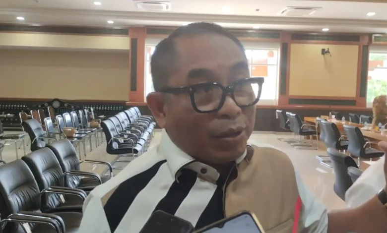 Wakil Ketua Komisi IV DPRD NTB, Sudirsah Sujanto, saat ditanya mengenai krisis air bersih di Gili Trawangan, Selasa, 15 September 2026.