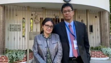 Potret Pubaya Yudhi Sadewa bersama istrinya, Ida Yulidina. Kini sang istri buka suara setelah pencopotan jabatan Menkeu.