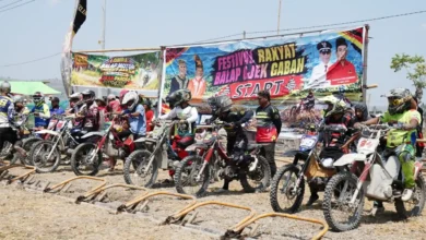Peserta Festival Rakyat Balap Ojek Gabah di Desa Songkar Moyo Utara, Sabtu 10 Oktober 2026.