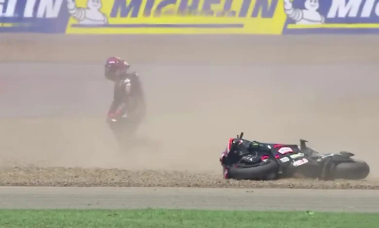 Jorge Martin saat terjatuh di sesi pemanasan MotoGP Mandalika 2026, Minggu, 11 Oktober 2026.