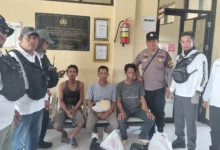 Lima pria diamankan ke Polsek Mandalika usai nekat melompati pagar Sirkuit Mandalika, Lombok Tengah pada Minggu, 11 Oktober 2026.