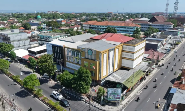 Tampak udara gedung STIE AMM yang lahannya tengah menjadi objek sengketa, 2026.