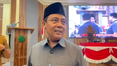 Bupati Sumbawa Barat, H. Amar Nurmansyah saat diwawancarai pada Senin, 12 Oktober 2026.