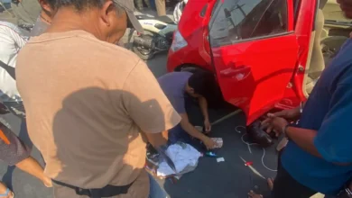 Momen penangkapan terduga pelaku pembawa sabu yang diduga akan dibawa ke Sekotong, di Gerung, Senin, 12 Oktober 2026.
