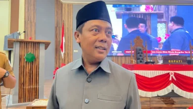 Bupati Sumbawa Barat, H. Amar Nurmansyah saat diwawancarai pada Senin, 12 Oktober 2026.