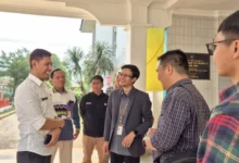 Wakil Bupati Bima, dr Irfan Zubaidy (baju putih) saat bertemu dengan jajaran manajemen PT PLN UP3 Bima, Senin, 12 Oktober 2026.