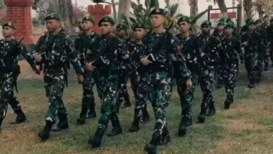Personel TNI AD mengikuti latihan militer. Rekrutmen TNI AD resmi dibuka pada Oktober 2026.