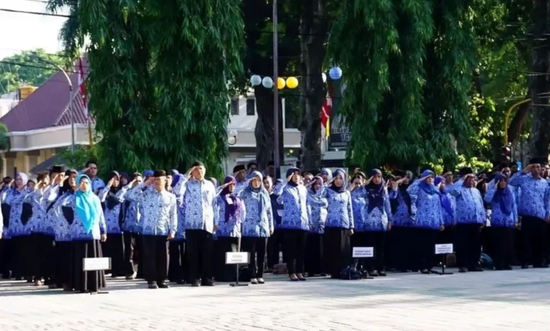 Potret ASN Kota Mataram melaksanakan apel pagi, di halaman Kantor Wali Kota Mataram.