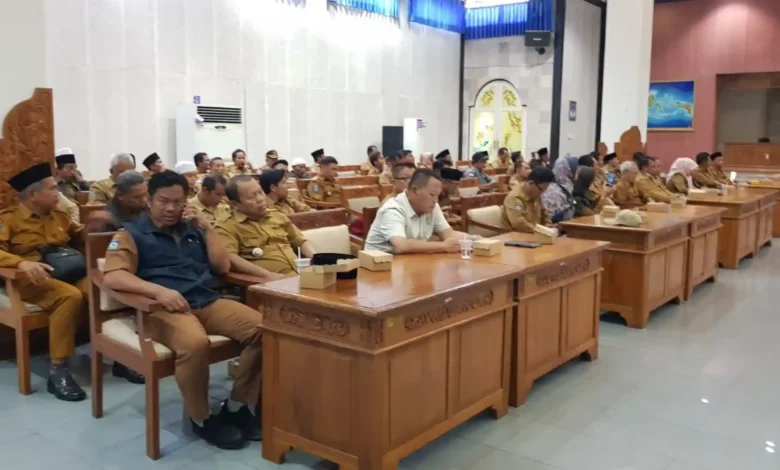 Kedes se-Lombok Barat mengikuti sosialisasi mengenai desil yang diselenggarakan Dinas Sosial, Pemberdayaan Perempuan, dan Perlindungan Anak, Senin, 12 Oktober 2026.