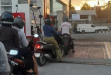 Suasana antrean BBM di SPBU Jalan Majapahit. Pemerintah menetapkan kuota BBM bersubsidi jenis Pertalite untuk wilayah Nusa Tenggara.
