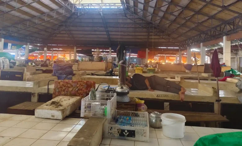 Sepi pedagang, Lapak Beton di Pasar Mandalika terancam dibongkar.