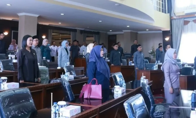 Anggota DPRD Kota Mataram menghadiri Rapat Paripurna beberapa waktu lalu.