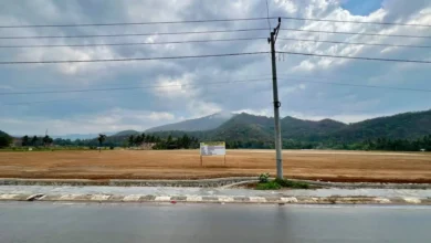 Penampakan lahan kosong di Jalan Baru Kota Taliwang, Kabupaten Sumbawa Barat, yang direncanakan mulai memasuki tahap pembangunan fisik Sport Center pada 2027.