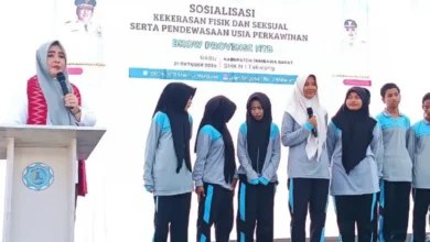 Wakil Gubernur NTB, Hj. Indah Dhamayanti Putri (kiri), saat memberikan arahan mengenai pencegahan kekerasan fisik dan seksual kepada para pelajar SMKN 1 Taliwang, Rabu, 21 Oktober 2026.