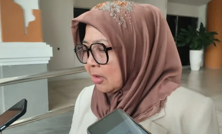 Ketua DPRD NTB, Baiq Isvie Rupaeda, menjelaskan alasan penundaan paripurna APBD 2027, Senin, 26 Oktober 2026.