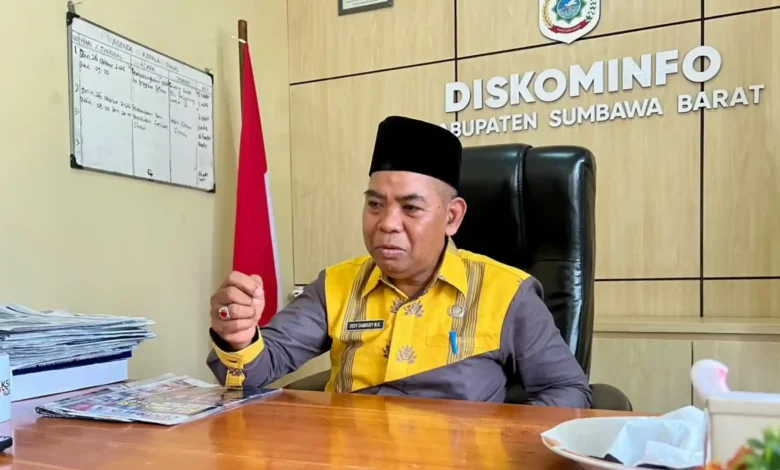 Kepala Diskominfo KSB, Dedy Damhudy M. Khatim, saat diwawancarai NTBSatu, Senin, 26 Oktober 2026.