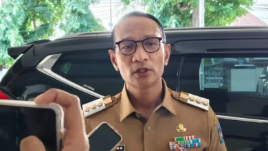 Wali Kota Mataram, Mohan Roliskana diwawancarai beberapa waktu lalu.