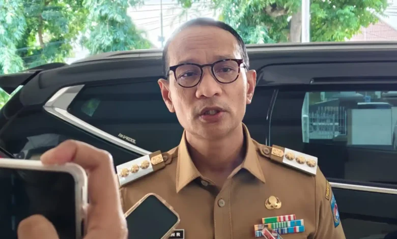 Wali Kota Mataram, Mohan Roliskana diwawancarai beberapa waktu lalu.