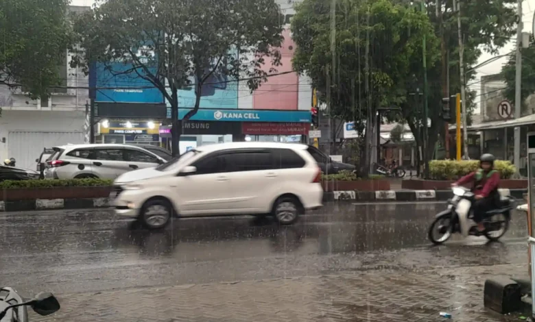 Ilustrasi hujan yang mengguyur wilayah NTB sesuai prediksi BMKG.