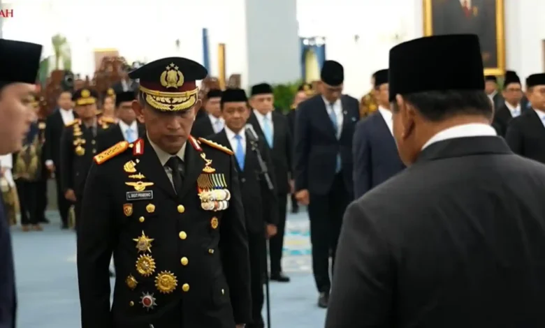 Presiden Prabowo saat melantik Listyo Sigit Prabowo sebagai Kepala Staf Kepresidenan di Istana Negara pada Kamis, 1 Oktober 2026.