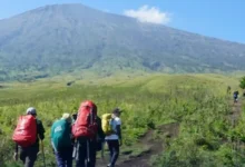 Para pendaki yang akan mendaki Gunung Rinjani. Balai TNGR kembali membuka pendakian jalur Torean pada Sabtu, 3 Oktober 2026.