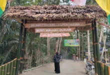 Gerbang pendakian Bukit Malang Durian, salah satu bukit baru dan tertinggi di Lombok Barat, Sabtu, 3 Oktober 2026.