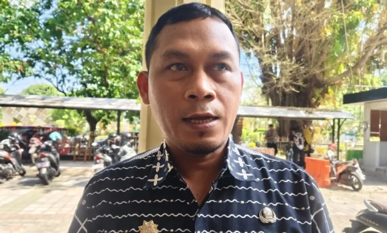 Kepala Dinas Sosial Kota Mataram, Muzakkir Walad, diwawancarai beberapa waktu lalu.