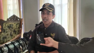 Kepala Desa Buwun Sejati, Muhidin saat diwawancarai beberapa waktu lalu, September 2026.