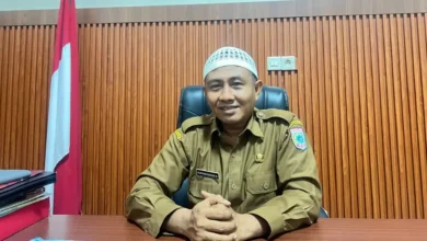 Kepala Dinas Kearsipan dan Perpustakaan Sumbawa Barat H. Burhan Daeng Mangago, saat diwawancarai NTBSatu, Senin, 5 Oktober 2026. Foto: Andini