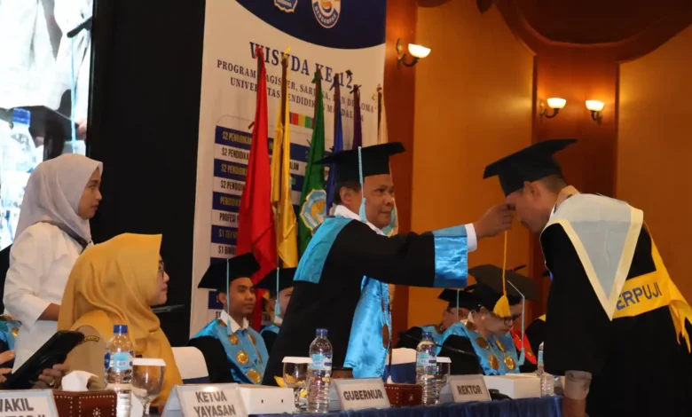 Prosesi wisuda UNDIKMA berlangsung di Hotel Lombok Raya, Mataram, Senin, 5 Oktober 2026.