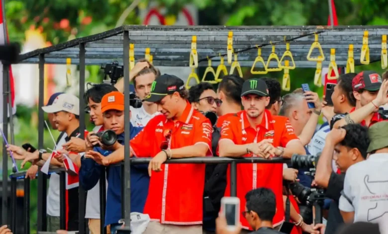 Parade Pembalap MotoGP Mandalika 2025 di Kota Mataram.