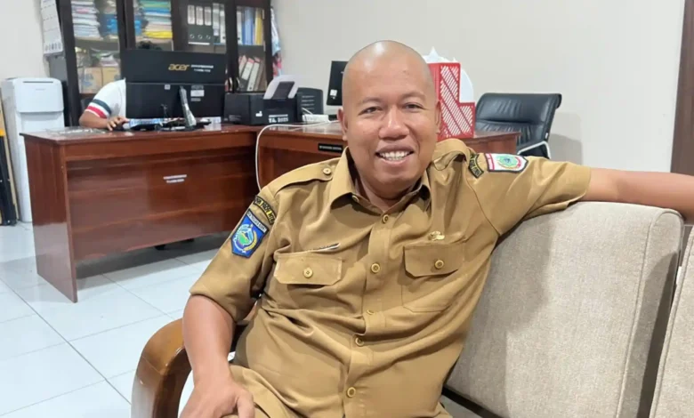 Kepala Dinas Koperindag KSB, Suryaman saat diwawancarai NTBSatu, Selasa, 6 Oktober 2026.