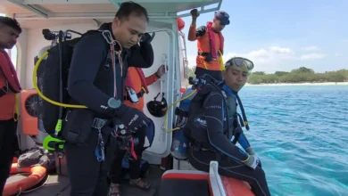 Suasana persiapan penyelam Tim SAR untuk mencari WNA asal Korea Selatan yang hilang saat snorkeling di Gili Trawangan, Rabu, 7 Oktober 2026.