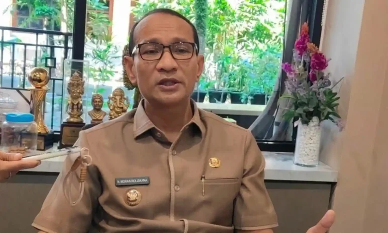 Wali Kota Mataram, Mohan Roliskana diwawancarai beberapa waktu lalu.