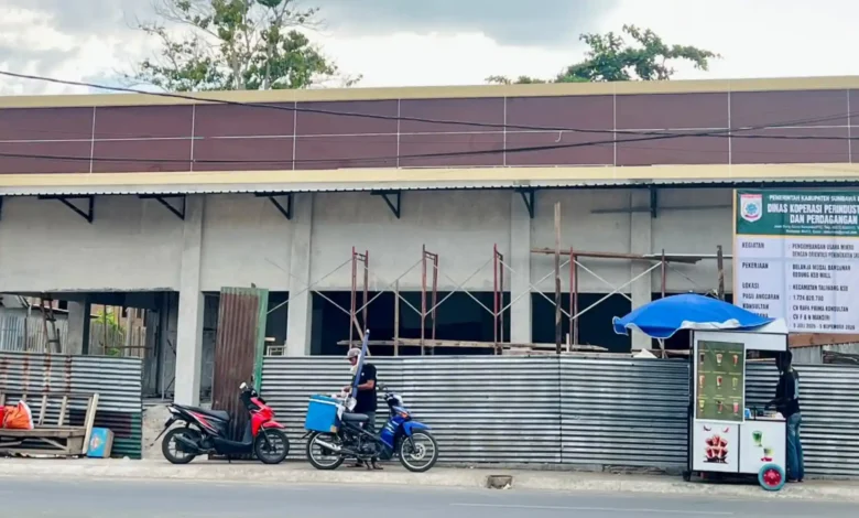 Progres pembangunan fisik KSB Mall di Jalan Undru, Kecamatan Taliwang, Kabupaten Sumbawa Barat, mencapai sekitar 60 persen, Rabu, 7 Oktober 2026.