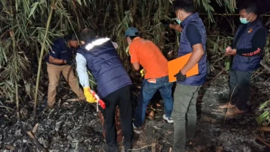 Polisi saat melakukan olah TKP kasus perempuan yang ditemukan hangus terbakar di Lombok Tengah, Selasa malam, 6 Oktober 2026.