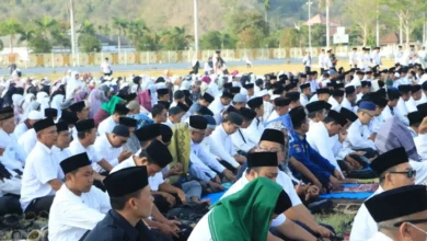 Momen Pemkab Lobar bersama masyarakat melaksanakan salat istisqa sebagai doa agar hujan segera turun, Rabu, 7 Oktober 2026.