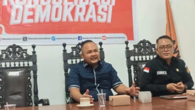 Ketua Bawaslu Kota Mataram, Muhammad Yusril, (kiri) ditemui Kamis, 8 Oktober 2026.