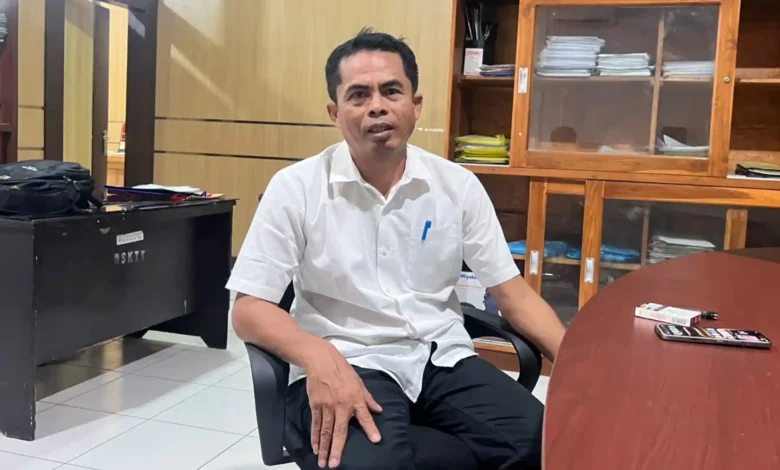 Kabid Ketenagakerjaan Disnakertrans KSB, Nasrullah saat diwawancarai beberapa waktu lalu.