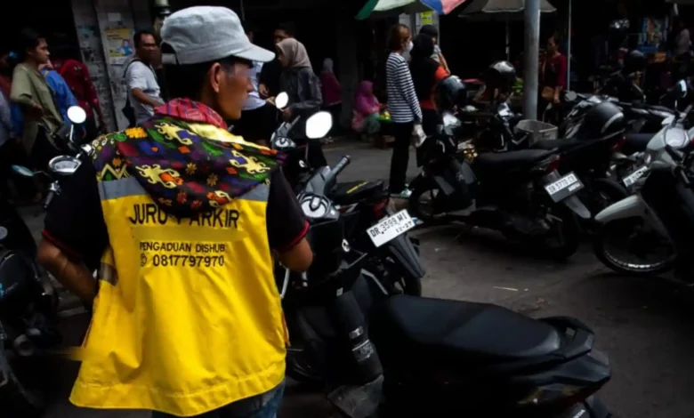 Potret Jukir yang berlokasi di depan Pasar Cakranegara, Kota Mataram.