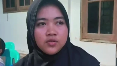 Kakak korban pembacokan, Yosi, saat mengenang sosok Fahmi semasa hidupnya.